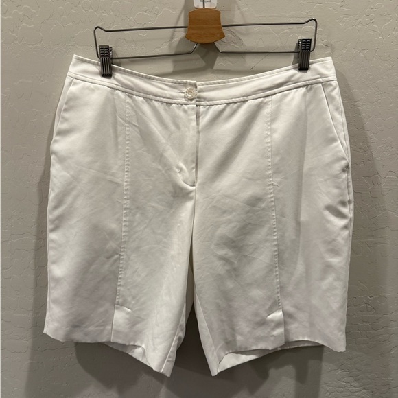 **Izod Extra Dry White Golf Shorts – Size 14** - Picture 1 of 5